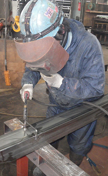 猪又鉄工所の作業風景3